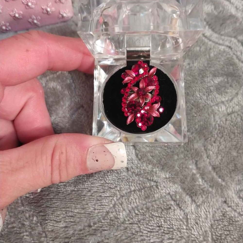 Vintage '60's Glass Rhinestone Cocktail  Ring-adju
